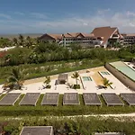 Beachfront Modern One-Bedroom Apartment With Pool, Parking