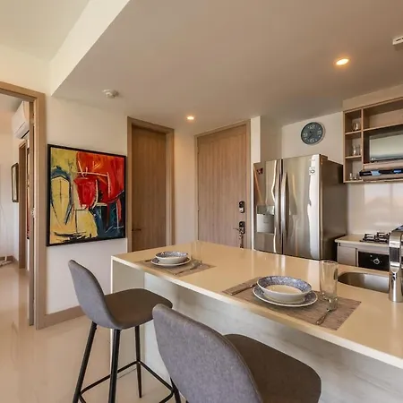 Beachfront Modern One-bedroom With Pool, Parking Apartamento *