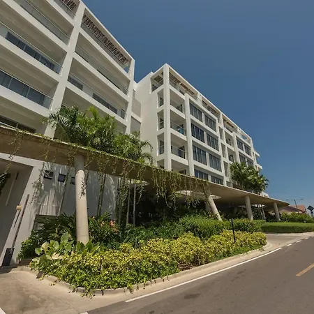 Apartamento Beachfront Modern One-bedroom With Pool, Parking