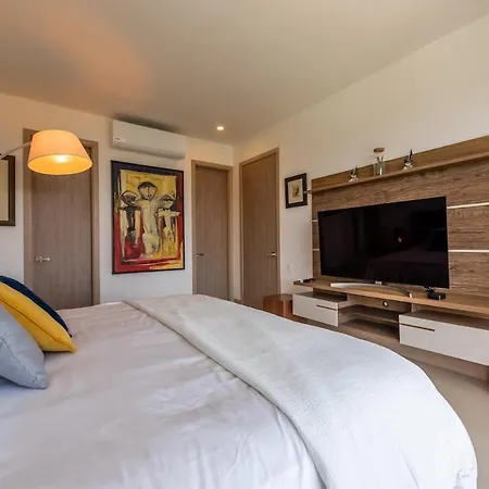 Beachfront Modern One-bedroom With Pool, Parking *