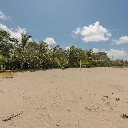 Apartamento Beachfront Modern One-bedroom With Pool, Parking