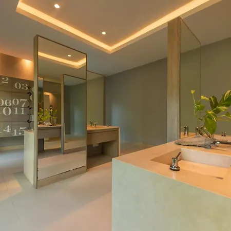 Beachfront Modern One-bedroom With Pool, Parking Cartagena