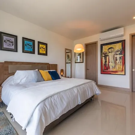 Apartamento Beachfront Modern One-bedroom With Pool, Parking
