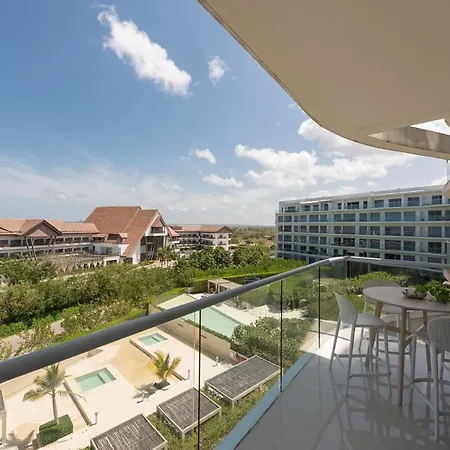 Beachfront Modern One-bedroom With Pool, Parking Apartamento *